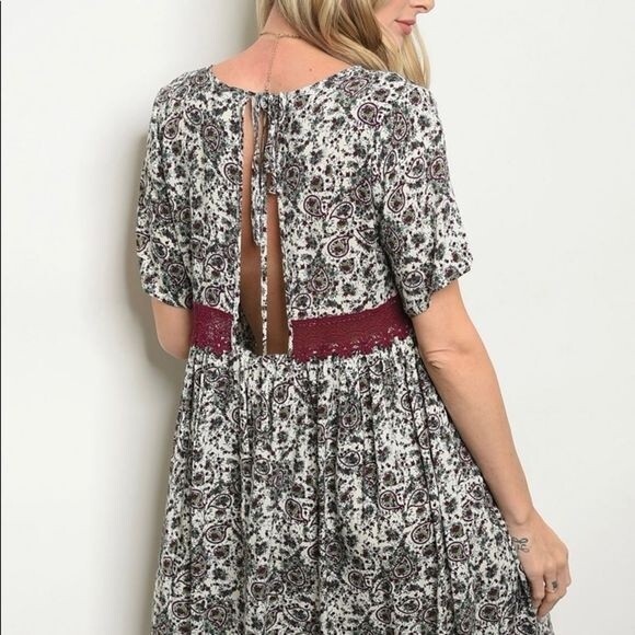 Boho Floral Tie-Back Dress – Purple/White NWT Size: Small - Picture 3 of 3